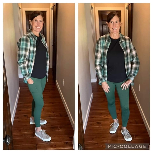 SOLD-Zyia Pine Pockeg Light and Tight Leggings - Picture 9 of 11